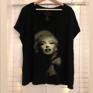 Marilyn Monroe Portrait V-Neck Shirt